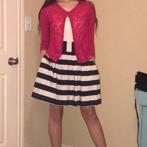 Super cute navy striped skirt!